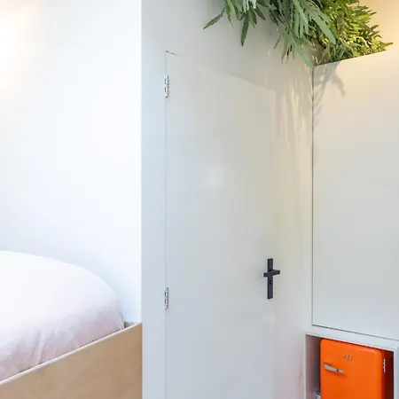 Boat - A Unique Houseboat In 3*