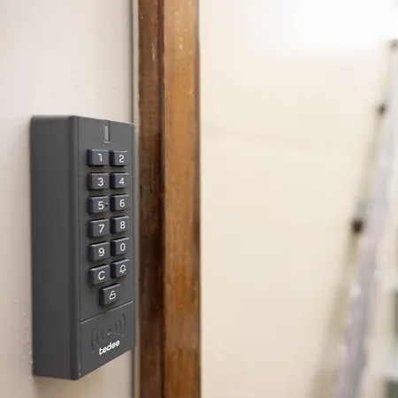 Boat - A Unique Houseboat In 3*