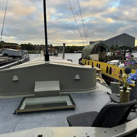 Gasthof Boat - A Unique Houseboat In Amsterdam